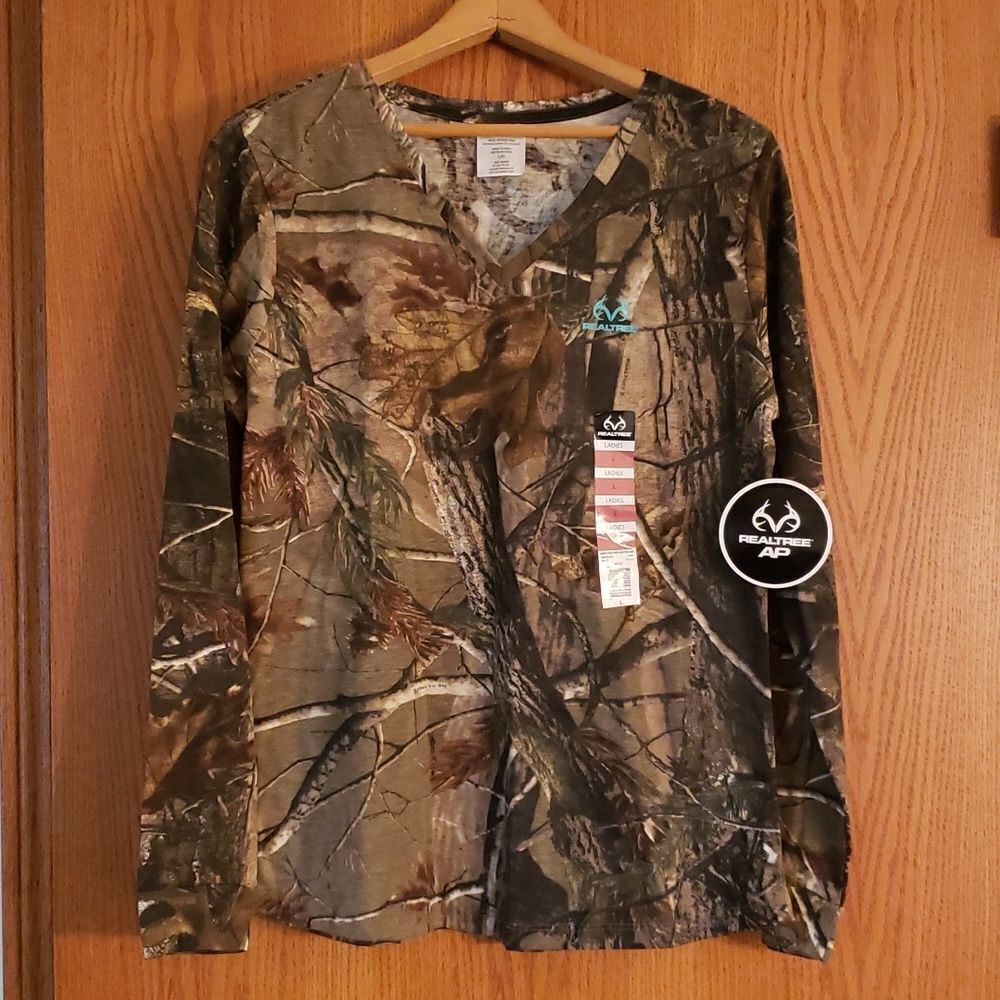 NWT Ladies Realtree Camo Top Long Sleeves Sz L